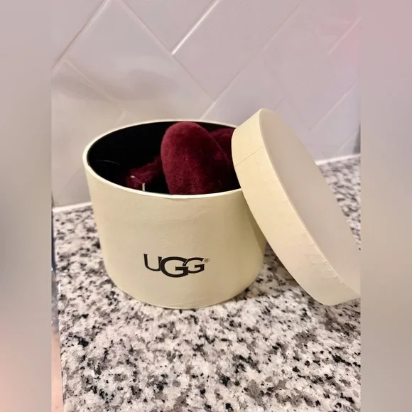 NWT Burgundy Red UGG Earmuffs-Wine Tasting - Picture 6 of 6